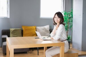 通勤型・在宅型どちらも可能！自由に選べるライブチャット代理店ビジネスの魅力とは